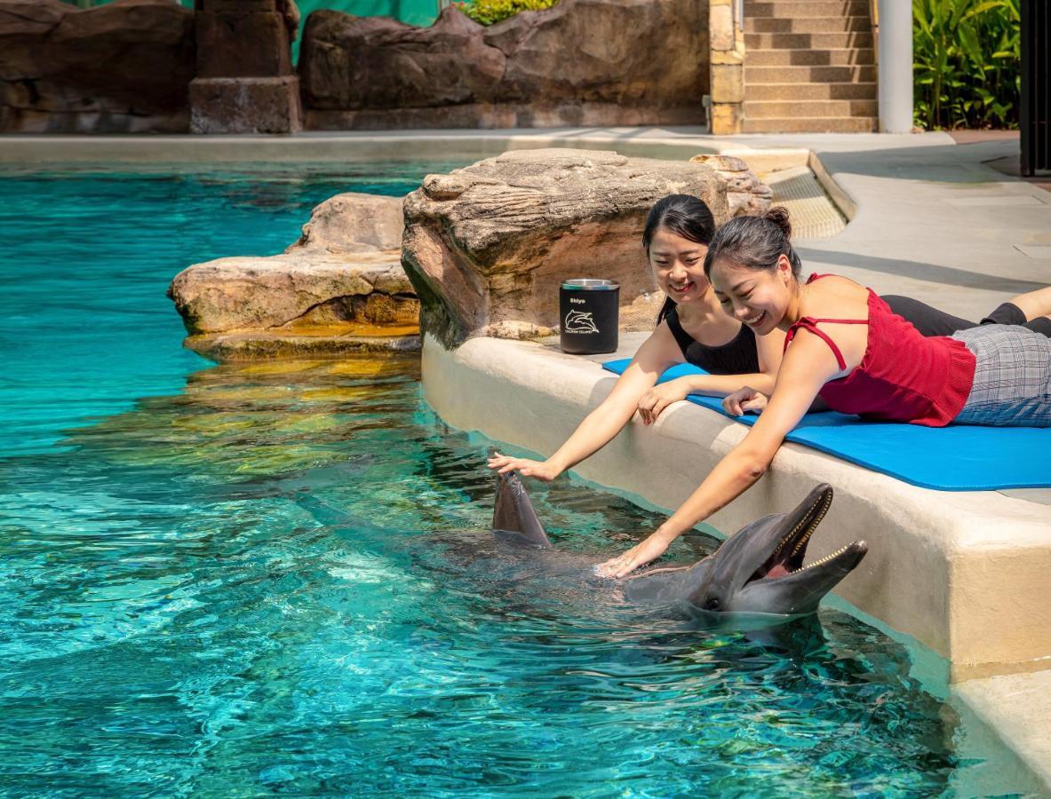 Resorts World Sentosa - Hotel Singapore Exterior foto Dolphin Interaction