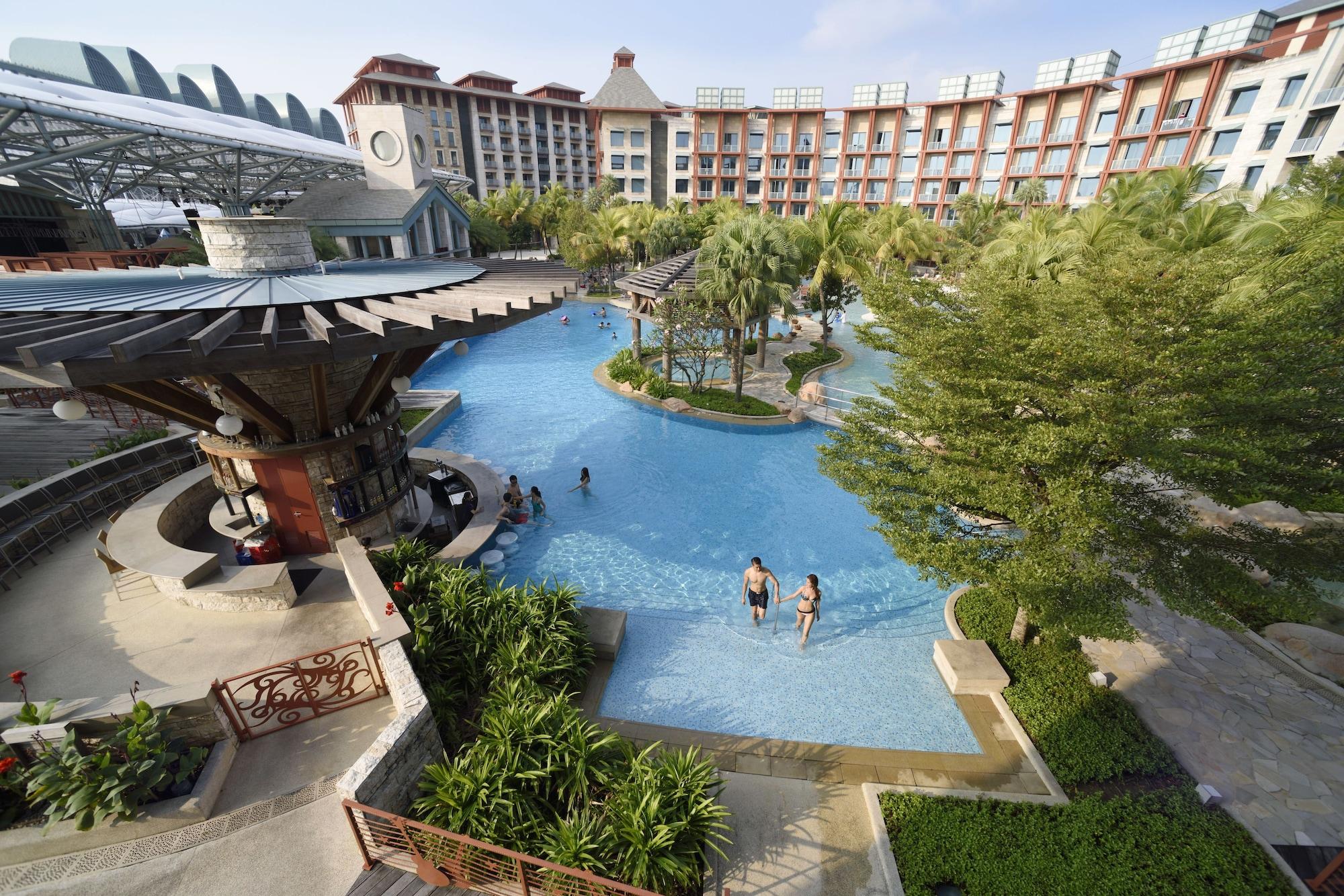 Resorts World Sentosa - Hotel Singapore Exterior foto The pool at the resort