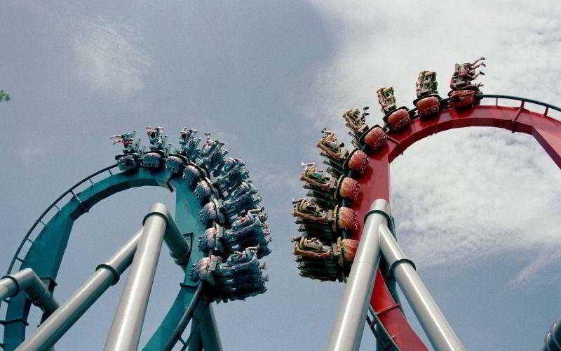 Resorts World Sentosa - Hotel Singapore Exterior foto The two trains of the Dragon roller coaster